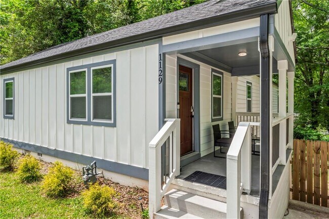 Building Photo - 1129 Graymont Dr SW