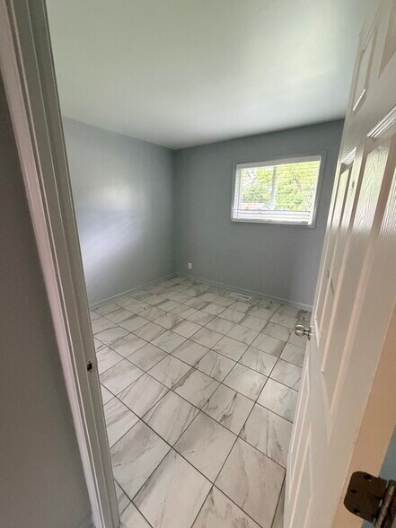 Bedroom 2 - 133 W Briarcliff Rd