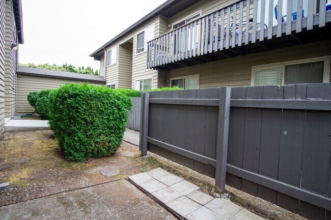 Building Photo - Close-in SE: Garden Level 1 Bdr w/ DW, Pri...