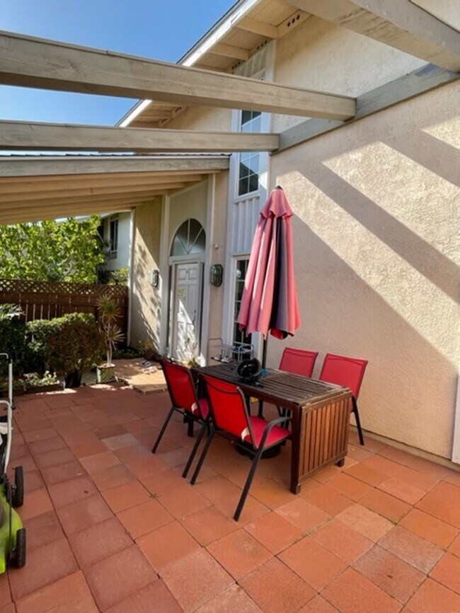 Building Photo - Light Bright 4 bedroom in Irvine