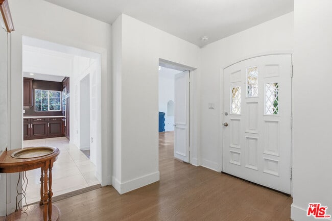 Building Photo - 2633 N Commonwealth Ave