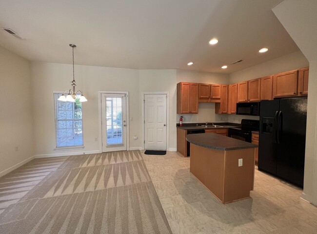 Building Photo - Townhouse For Rent