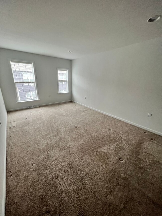 Building Photo - 2-bedroom 2.5 bath Luxury Townhome located...