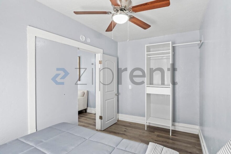 Building Photo - Unit 5915