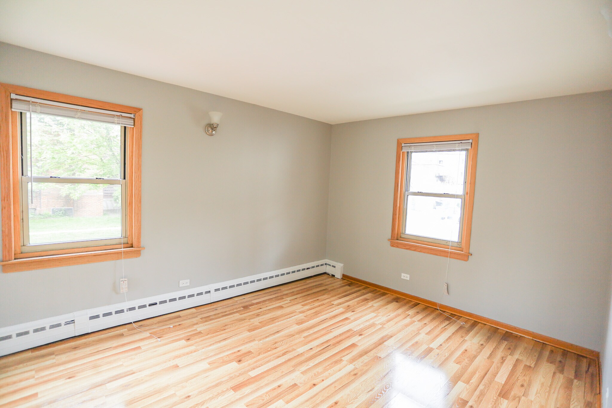 Building Photo - 2107 W Farragut Ave