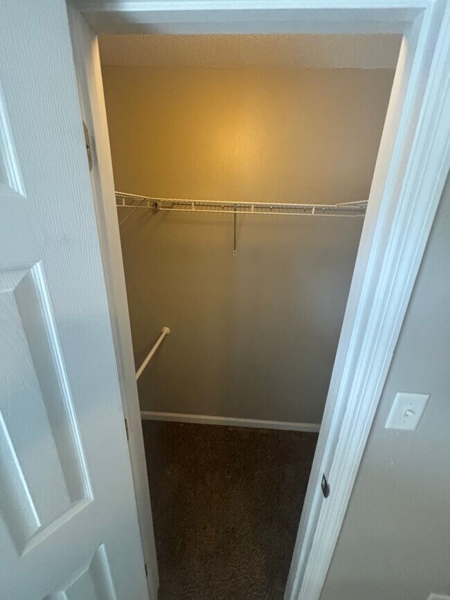 Building Photo - Spacious 3 BR 3 BA in Great Location!