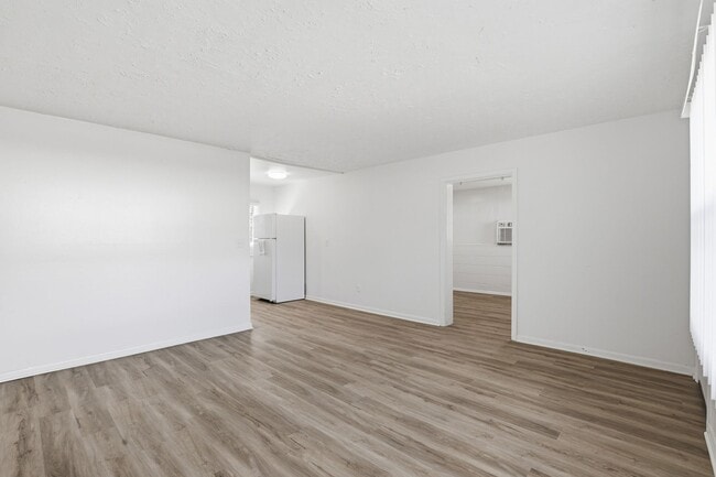 Building Photo - Prime NW Location!