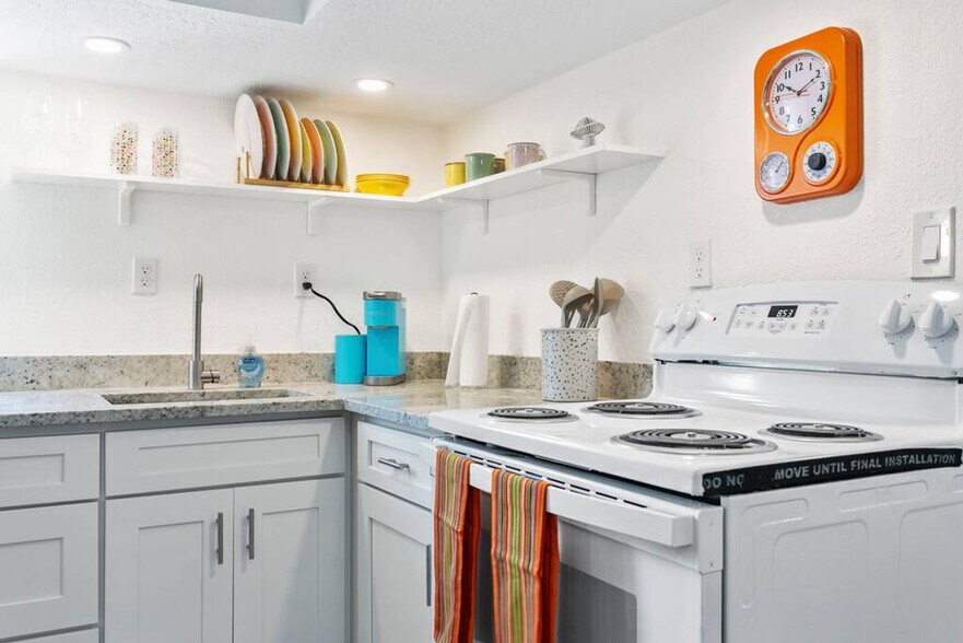 Building Photo - 5708 N Suwanee Ave