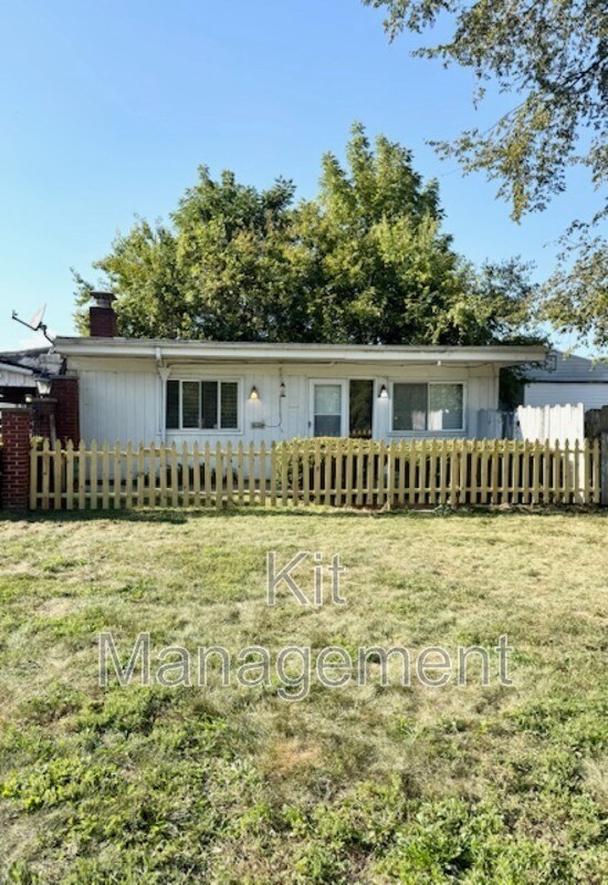 Primary Photo - 2241 W Laskey Rd