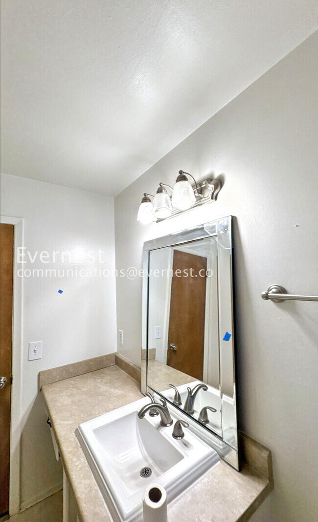 Building Photo - 5618 S Fox Cir