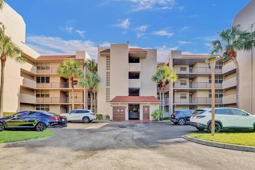 Building Photo - 9510 Seagrape Dr