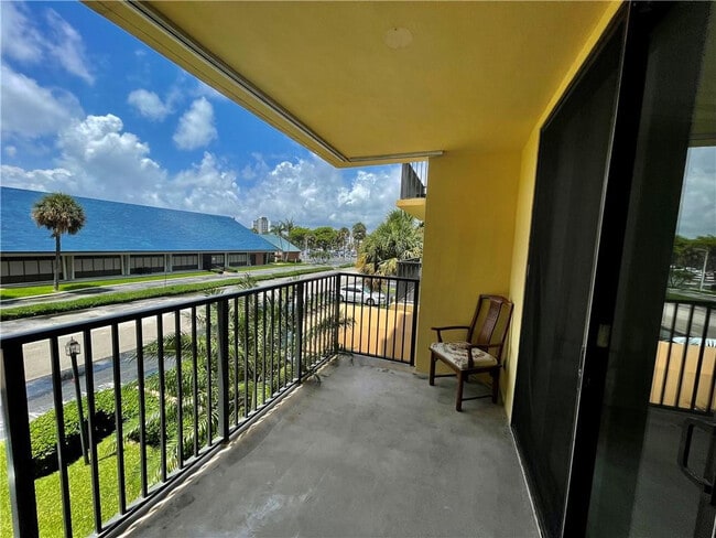 Building Photo - 801 N Ocean Blvd