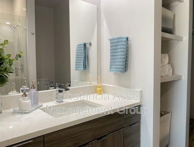 Building Photo - 1683 Midtown Pl