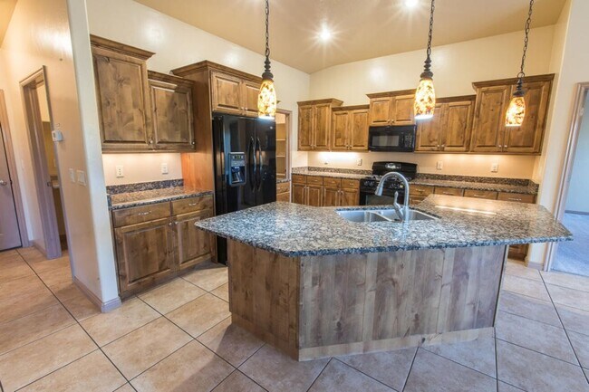 Building Photo - Custom 3 Bedroom Single-Family Home in Pri...