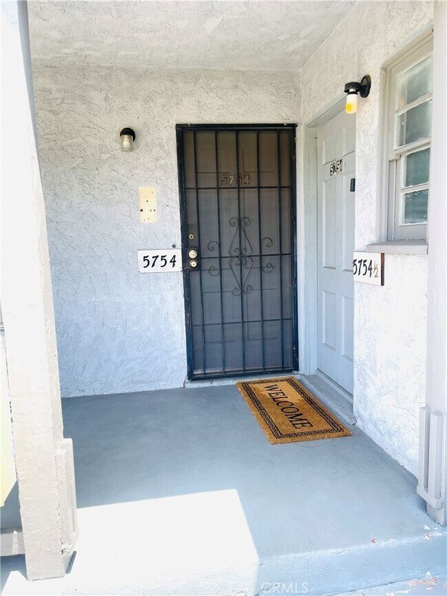 Building Photo - 5752 Vineland Ave