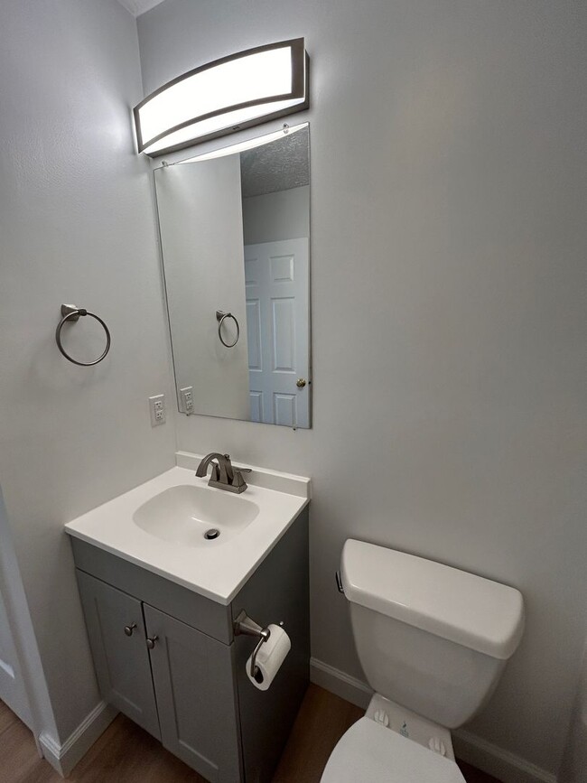 Building Photo - Candler - Recently Renovated Apt Ready for...