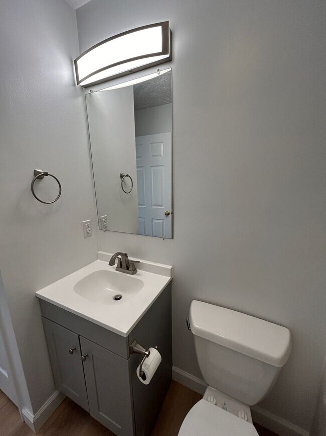 Building Photo - Candler - Recently Renovated Apt Ready for Occupancy!