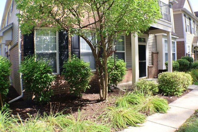 Building Photo - 2268 Arcadia Dr