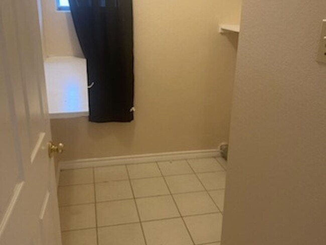 Building Photo - 1239 Brown Dr