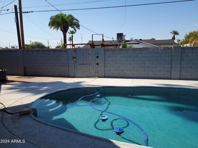 Building Photo - 8661 E Monte Vista Rd