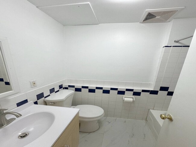 Building Photo - 229 57th St