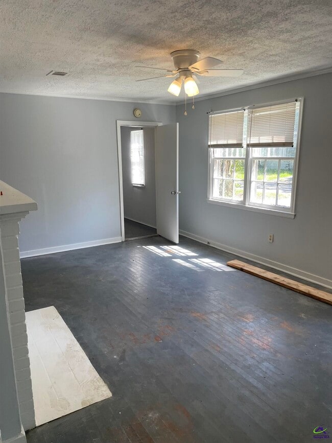 Building Photo - 216 Meadowdale Dr