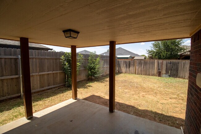 Building Photo - House Located Near Shadow Hills Golf Course