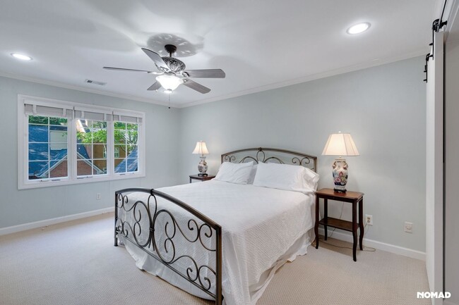 Building Photo - Stunning 4BR Townhome in Paces West Community