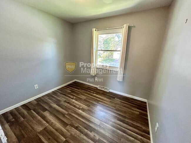 Building Photo - 1503 Peachtree Dr