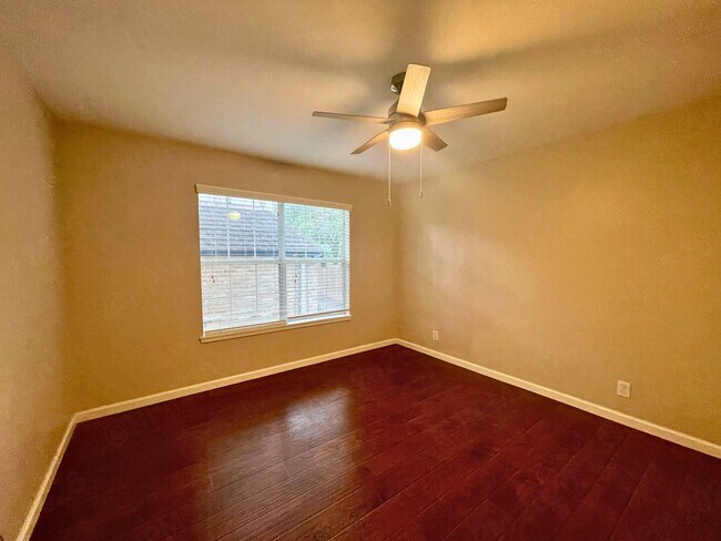 Building Photo - Move-In Special. ½ off the first full month's rent with a 12-month lease