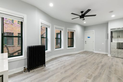 Building Photo - 7736 N Eastlake Terrace