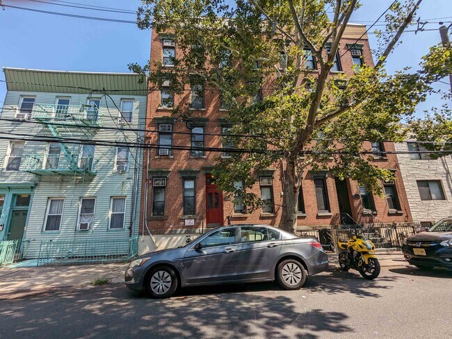 Building Photo - 374 2nd St