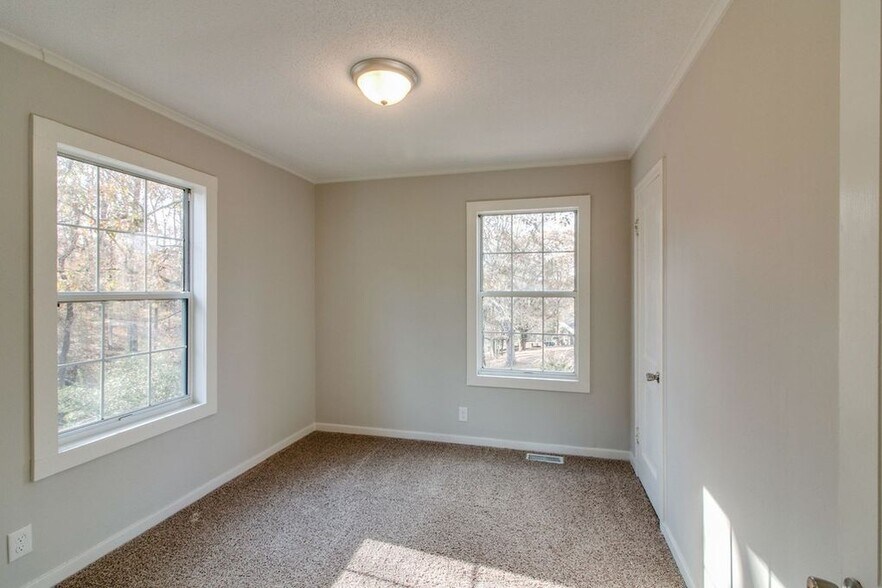 Building Photo - 713 Ridgecrest Dr