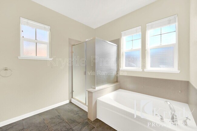 Building Photo - 8388 Bennington Ct