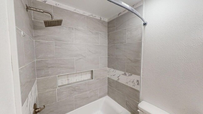 Building Photo - 910 Ave A