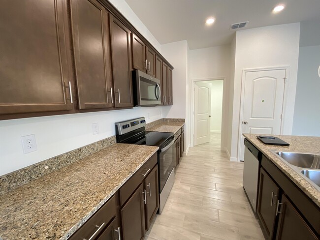 Building Photo - 1132 Papaya Cir