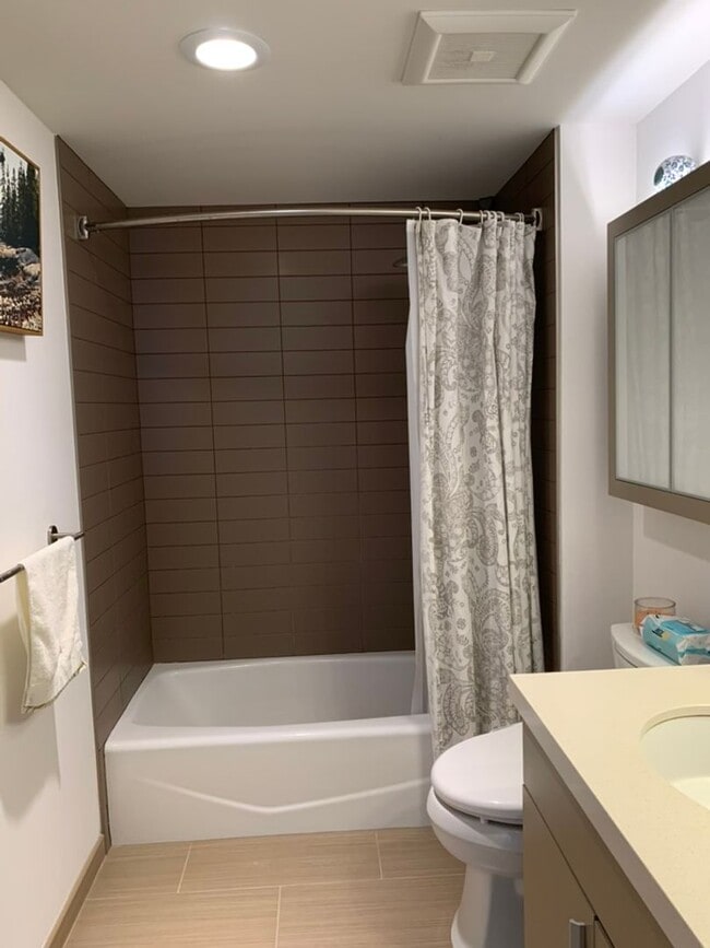 Building Photo - Fully Furnished 2B+office/2 BA/2 Parking on High Floor Corner Unit with Ocean View