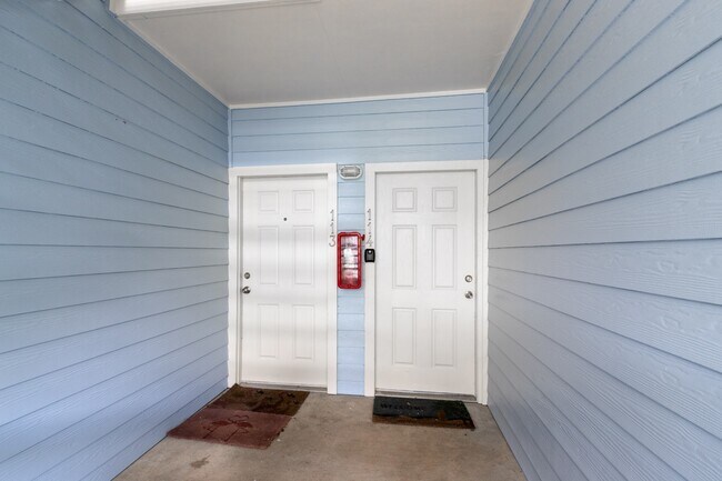 Building Photo - 7000 Seawall Blvd