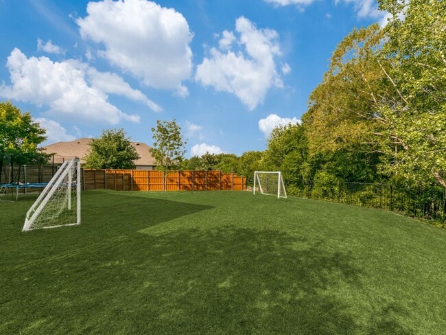 Building Photo - This home is a must see!!