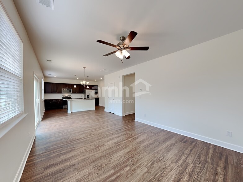 Building Photo - 5827 Zurich Rd