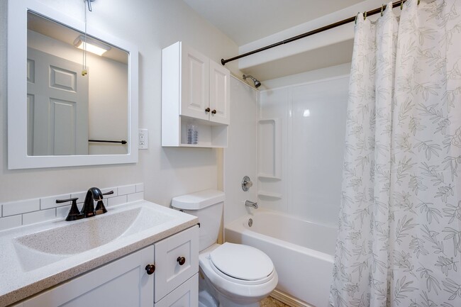 Building Photo - MOVE-IN SPECIAL! Bright & Spacious 4-Bedroom Home in One of Pullman’s Most Desirable Neighborhoods