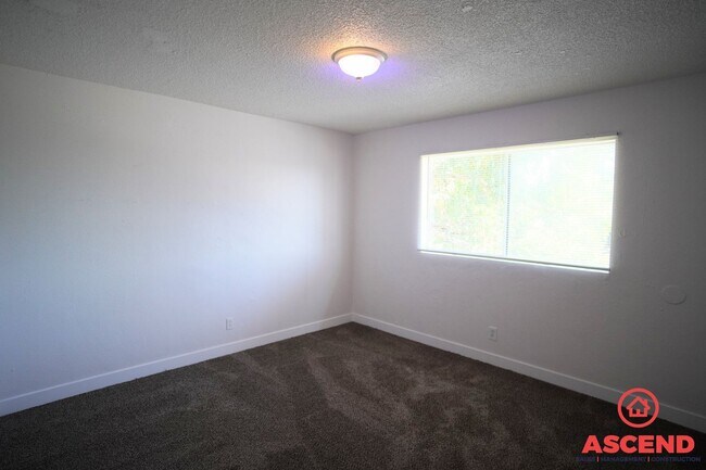 Building Photo - 114 Hughes Ave