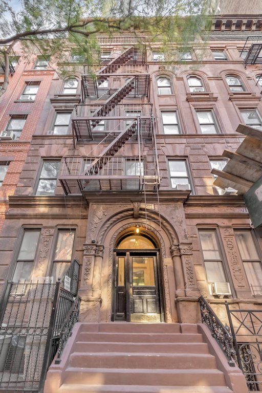 Building Photo - 358 W 45th St