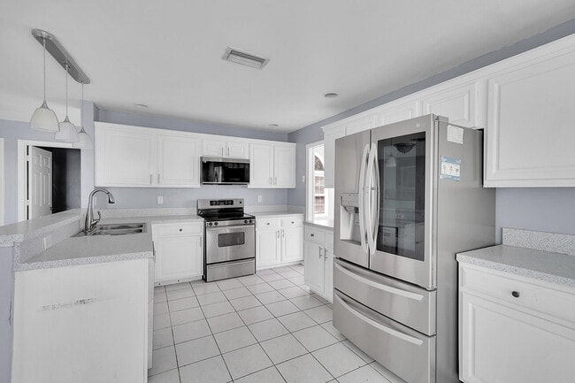 Building Photo - 2865 NW 68th Ln