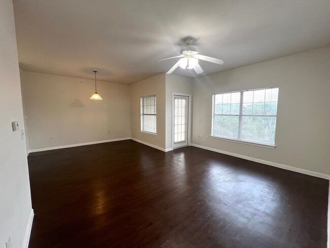 Building Photo - 2320 Gracy Farms Ln