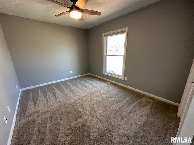 Building Photo - 3840 Wakonda Dr