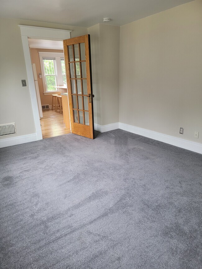Living room - 33 Ilion St