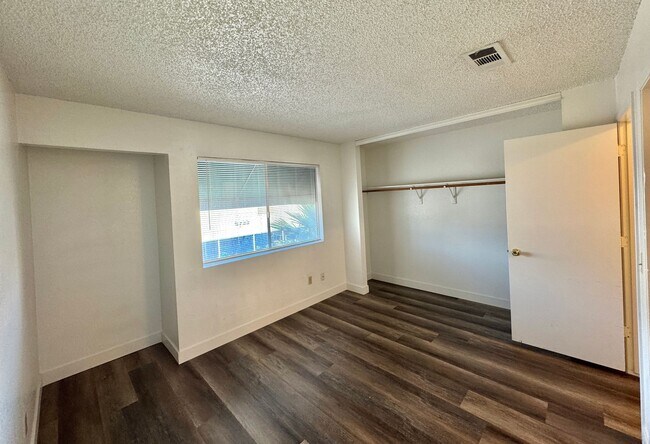 Building Photo - Condo with Garage Attached for rent!