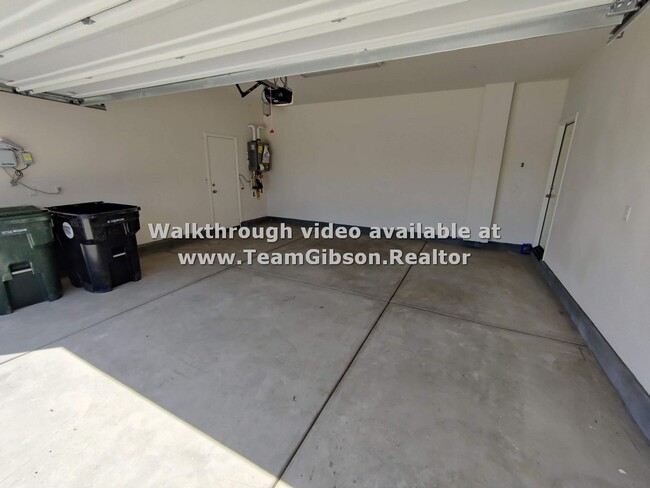 Building Photo - Newer Jurupa Valley Home -- 4 Bedroom / 3 ...