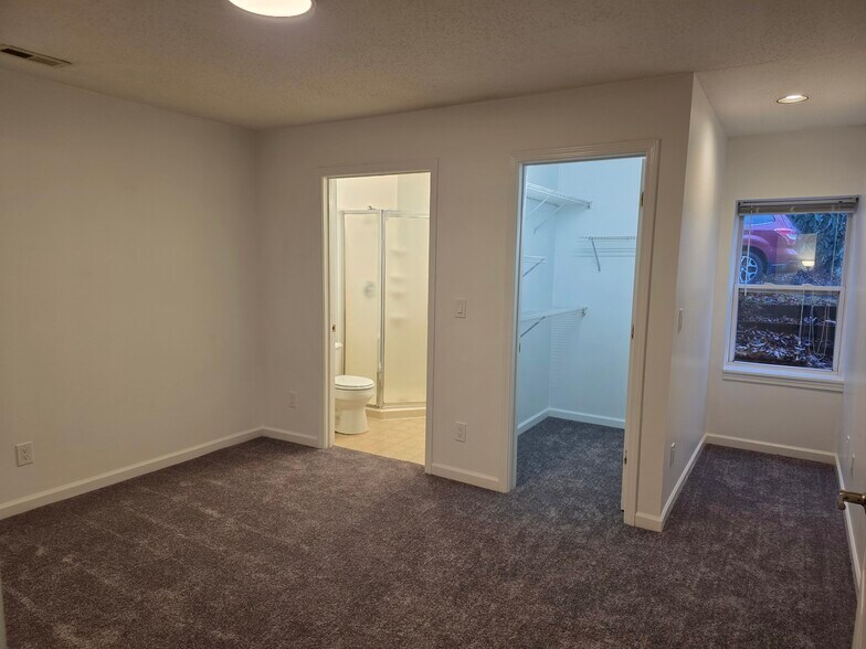 Building Photo - 30 Robinson Cove Rd